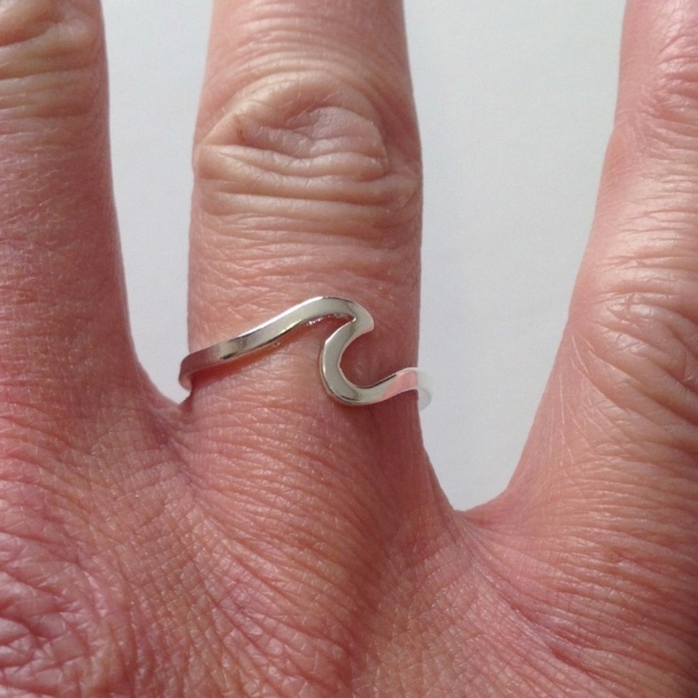 NWT 925 Silver Beachy Wave Ring - Picture 3 of 4